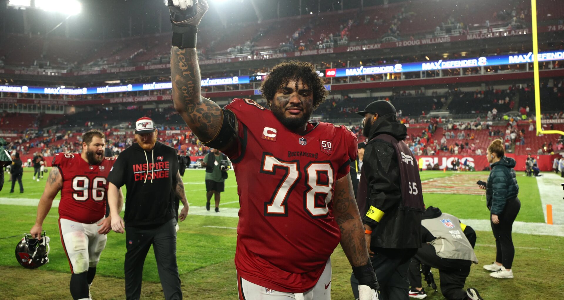 Bucs CB and OT mentioned by PFF in player rankings for 2025