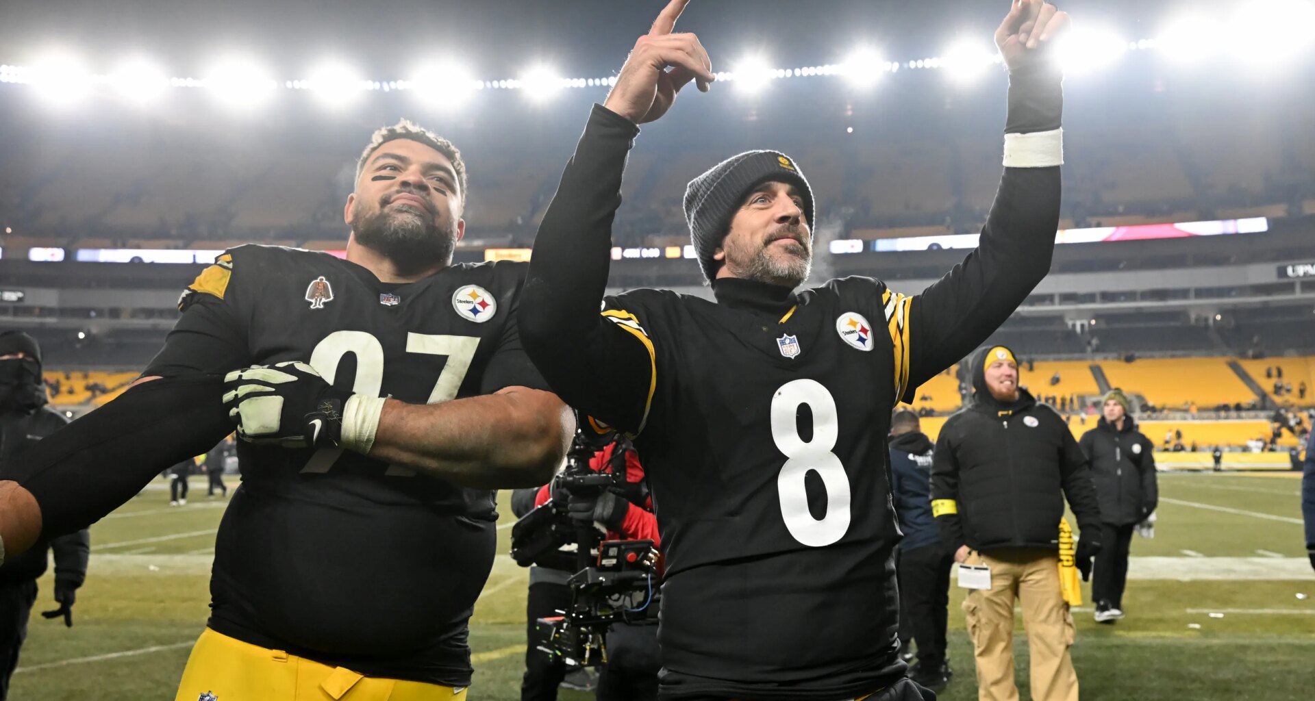 Steelers' Aaron Rodgers said he'd return in 2026, per Terry Bradshaw