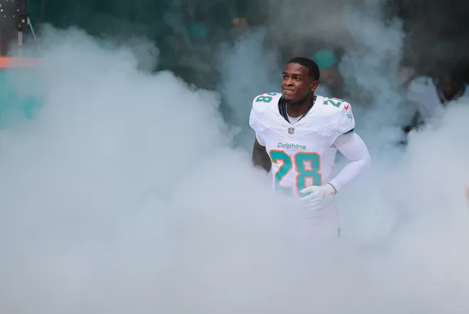 Nov 30, 2025; Miami Gardens, Florida, USA; Miami Dolphins running back De'Von Achane (28) takes the field prior to a game against the New Orleans Saints at Hard Rock Stadium. Mandatory Credit: Sam Navarro-Imagn Images