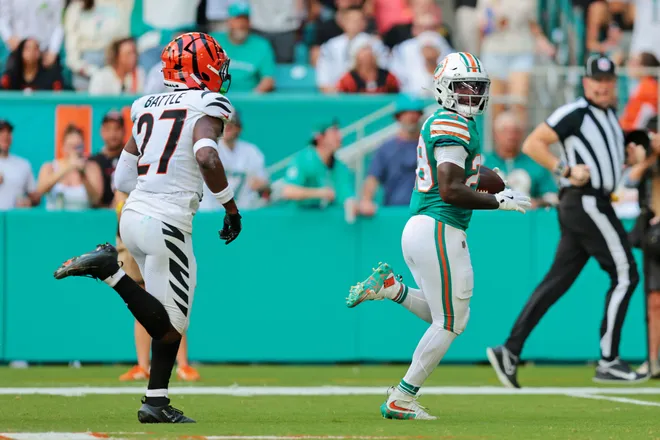 Dec 21, 2025; Miami Gardens, Florida, USA; Miami Dolphins running back De'Von Achane (28) runs the ball for a touchdown during the first quarter against the Cincinnati Bengals at Hard Rock Stadium. Mandatory Credit: Sam Navarro-Imagn Images