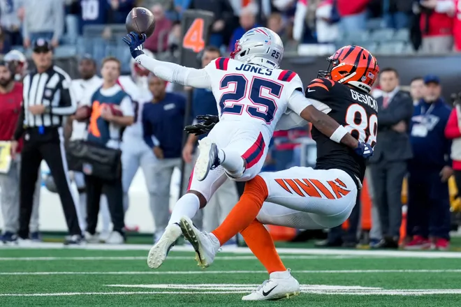 New England Patriots cornerback Marcus Jones breaks up a pass to Cincinnati Bengals tight end Mike Gesicki in the fourth quarter.