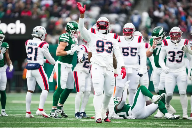 Patriots defense linesmen Leonard Taylor III waves during a game against the New York Jets at MetLife Stadium.