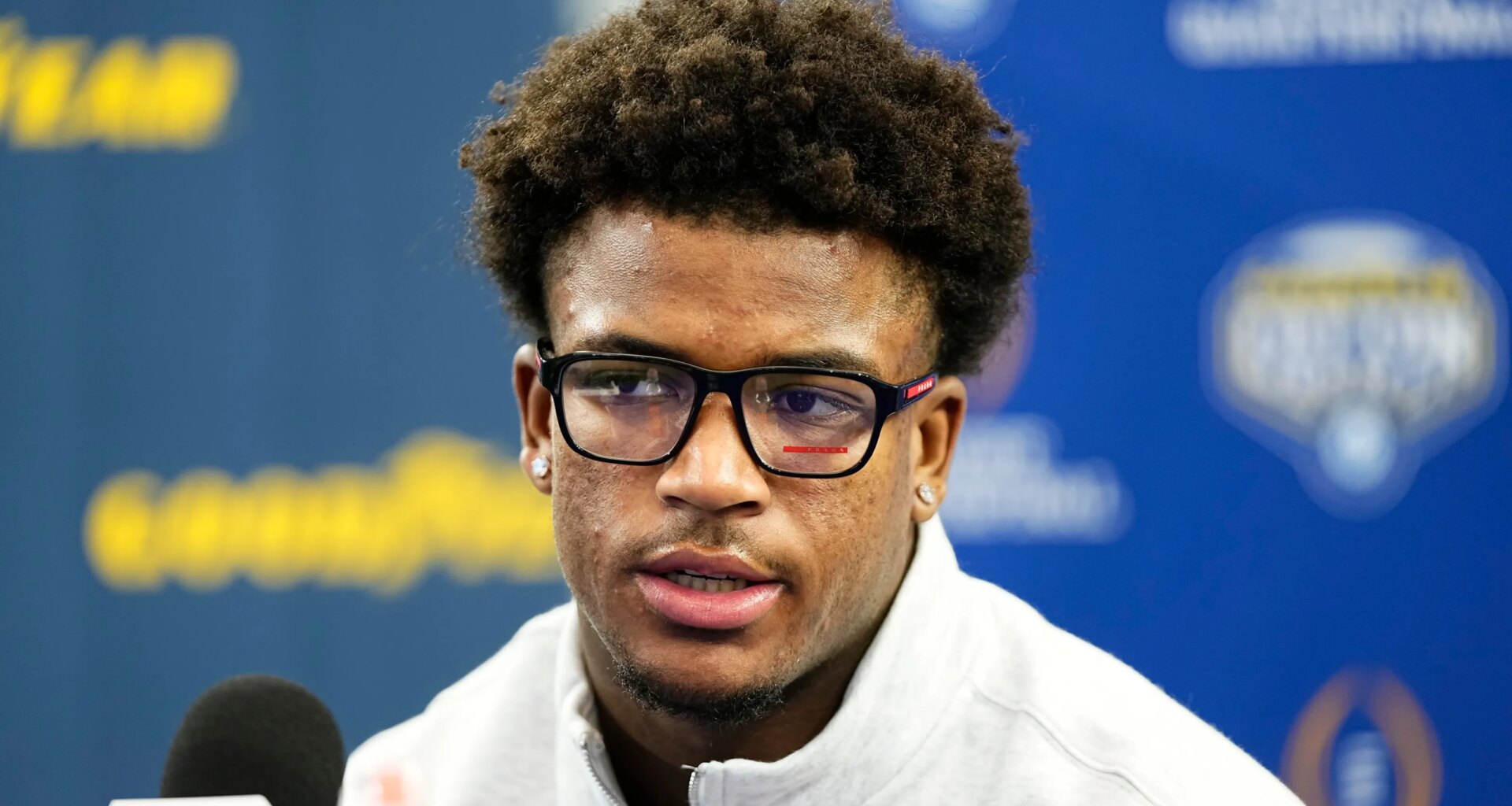 Cowboys trade up for Downs in 7-round mock, draft defense 5x in row