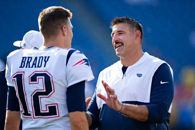 Head Coach Mike Vrabel of the Tennessee Titans talks with Tom Brady.