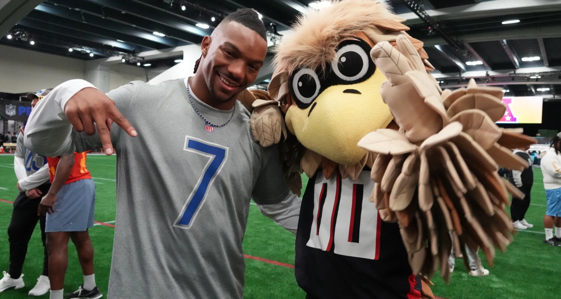 Bijan Robinson scores TD at Pro Bowl Games