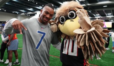 Bijan Robinson scores TD at Pro Bowl Games