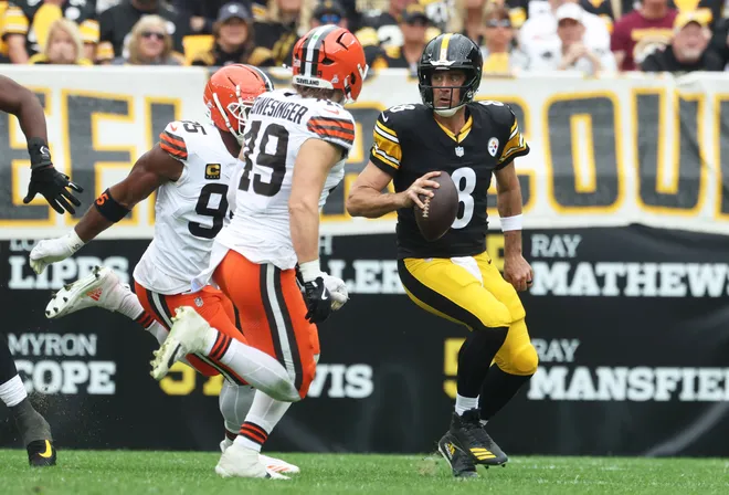 Oct 12, 2025; Pittsburgh, Pennsylvania, USA; Cleveland Browns defensive end Myles Garrett (95) and linebacker Carson Schwesinger (49) chase Pittsburgh Steelers quarterback Aaron Rodgers (8) during the second quarter at Acrisure Stadium. Mandatory Credit: Charles LeClaire-Imagn Images