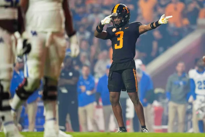 Tennessee defensive back Jermod McCoy (3) points down the field during a game between Tennessee and Kentucky at Neyland Stadium in Knoxville, Tenn., Saturday, Nov. 2, 2024.