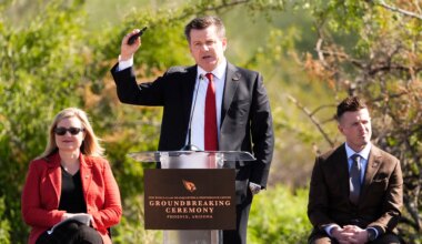 Arizona Cardinals owner Michael Bidwill bristles at reporter question