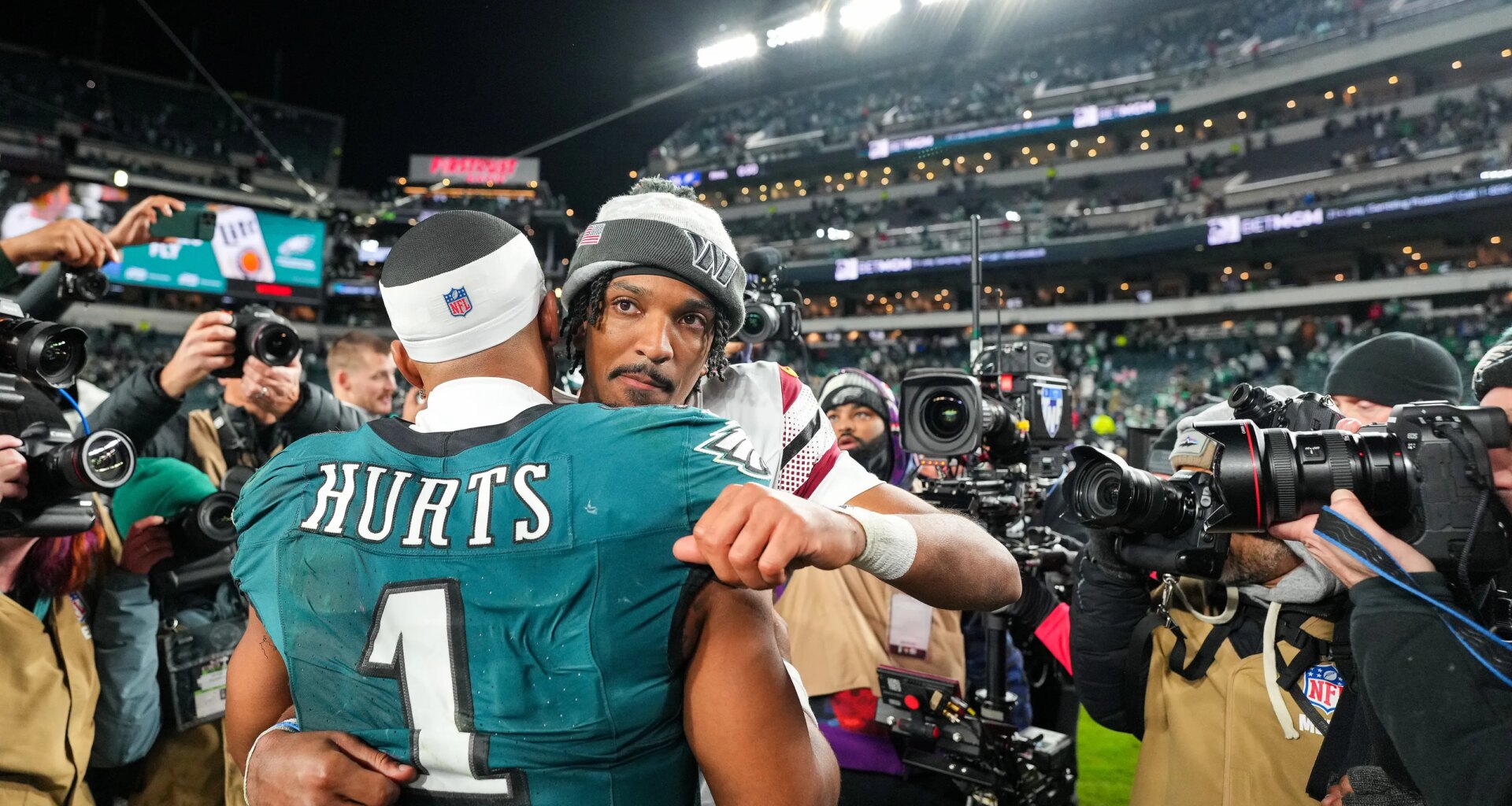 Commanders' QB Jayden Daniels compliments Eagles fans