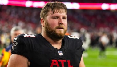 Ryan Neuzil ranked ahead of Drew Dalman by PFF