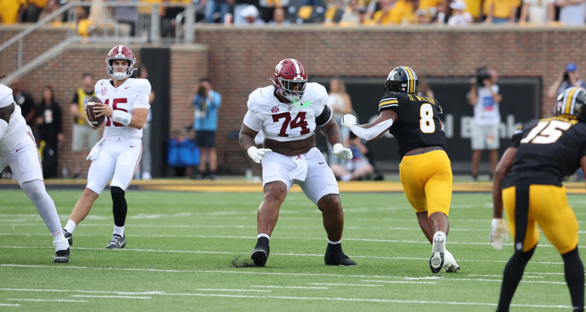 5 players on offense Eagles can targets with 23rd pick