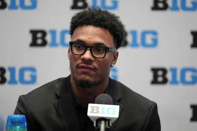 Jul 23, 2025; Las Vegas, NV, USA; Oregon tight end Kenyon Sadiq speaks to the media during the Big Ten NCAA college football media days at Mandalay Bay Resort. Mandatory Credit: Lucas Peltier-Imagn Images