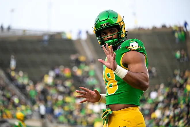 Dec 20, 2025; Eugene, OR, USA; Oregon Ducks tight end Kenyon Sadiq (18) looks on before the game against the James Madison Dukes at Autzen Stadium. Mandatory Credit: Troy Wayrynen-Imagn Images