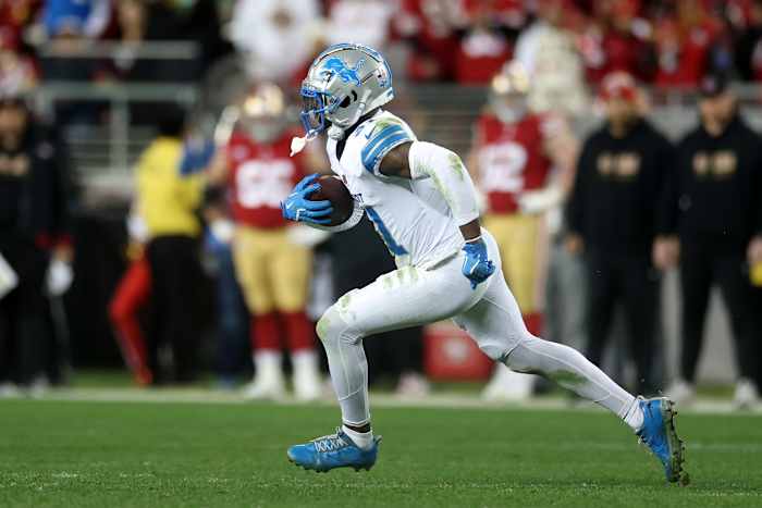 Detroit Lions star posts picture of knee on social media. Fans are very concerned