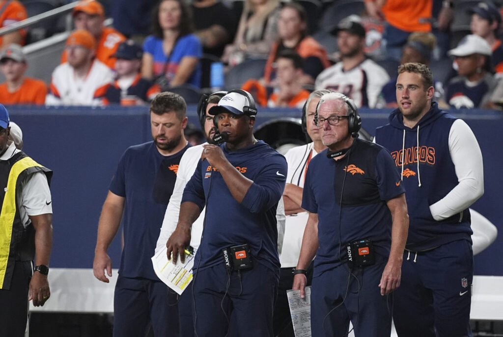 Broncos set to hire Doug Belk as defensive backs coach, source says