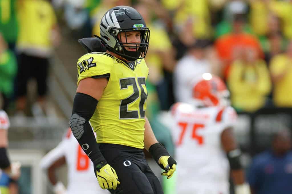 Dallas Cowboys 2026 NFL Draft: Linebacker Rankings and Fit Oregon Ducks linebacker wearing No. 28 stands ready pre-snap during a Pac-12 matchup.