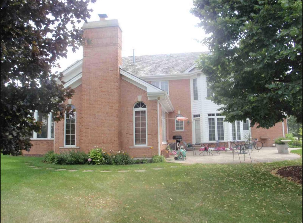 Former Bears offensive coordinator lists Green Oaks home