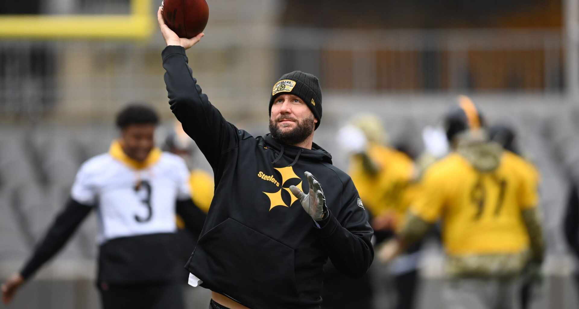 Another Former Steeler Backs Big Ben in Feud with Joey Porter Sr.