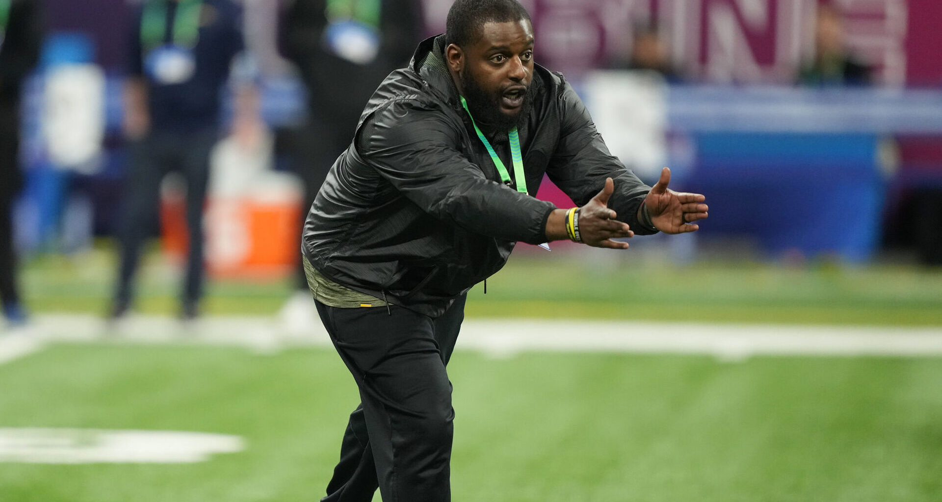 Steelers Reportedly Lose Longtime Assistant Coach To Chargers