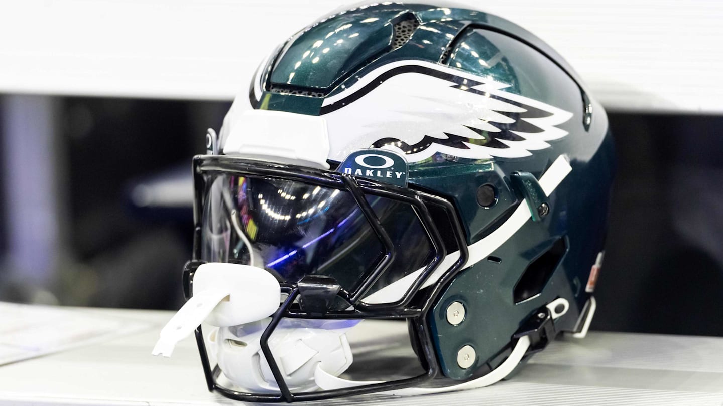 Philadelphia Eagles helmet