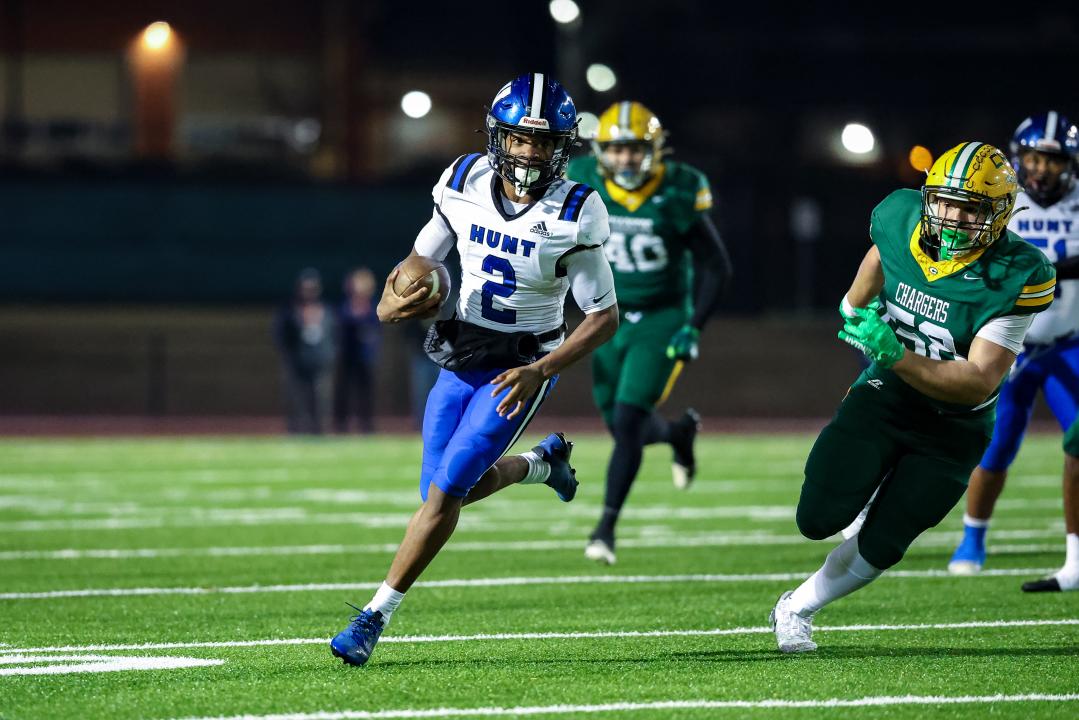 Mez Harris (2) of Hunt. Crest defeated Hunt in the NCHSAA 5A football state championship on December 13, 2025. (Photo: Joshua Chayer/HighSchoolOT)
