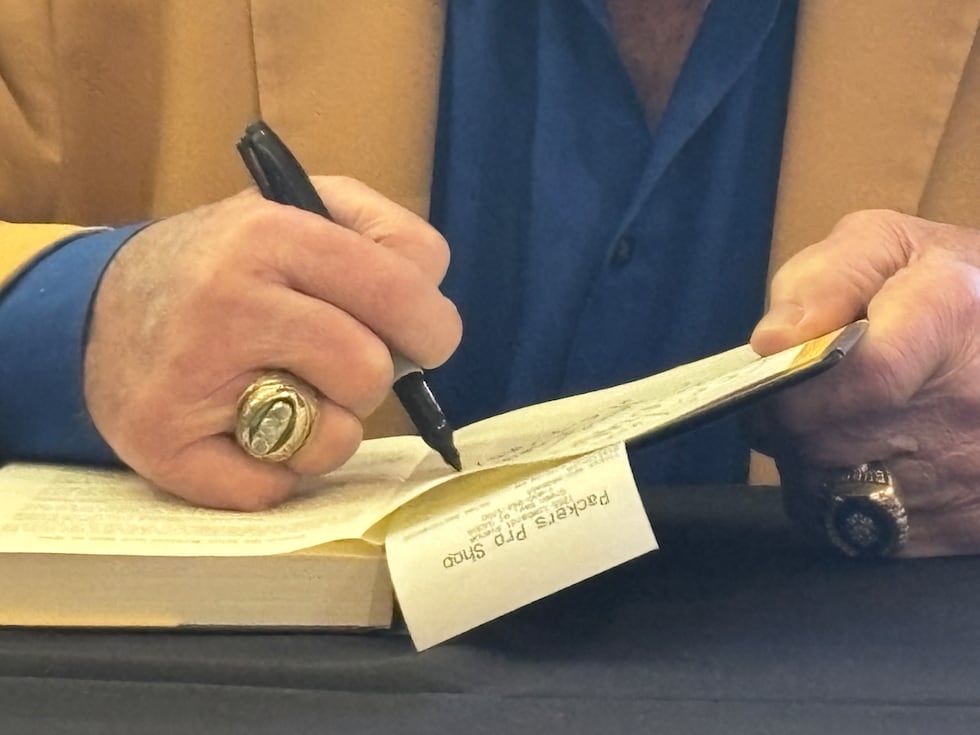 Packers Hall of Famer Jerry Kramer signs copies of his book at Packers Pro Shop