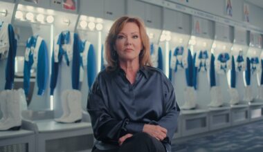 Dallas Cowboys Cheerleaders director encourages skin checks after cancer diagnosis