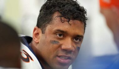 Ex-Broncos QB Not Retiring, Plans to Play Next Season