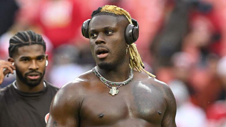 Cleveland Browns tight end David Njoku will test free agency.