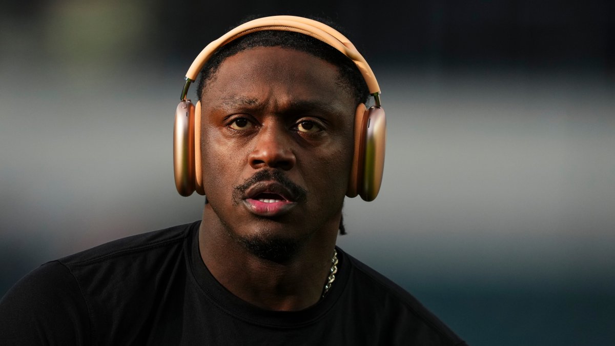 Counting down the 10 most disappointing Eagles in 2025 – NBC Sports Philadelphia