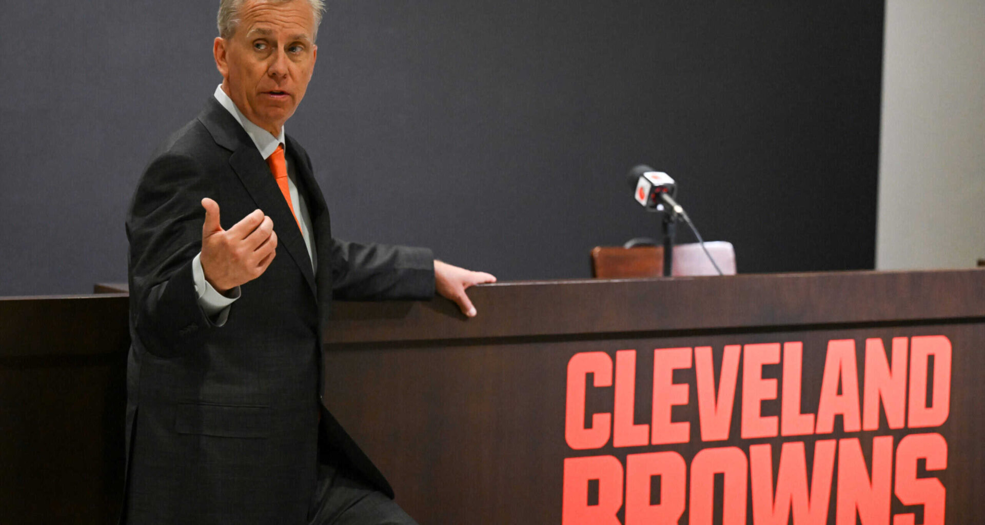 Browns Coach Already Drawing Clear Contrast To Kevin Stefanski