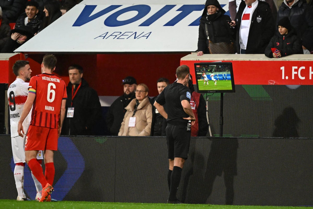 Football lawmakers vote for countdowns to combat timewasting and to increase VAR powers