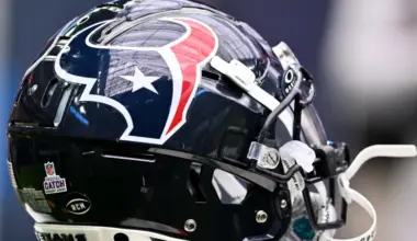 Patriots' Super Bowl Enemy Predicted To Sign With Texans In Free Agency image