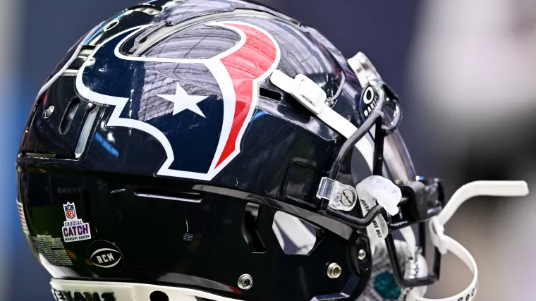 Patriots' Super Bowl Enemy Predicted To Sign With Texans In Free Agency image