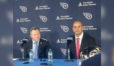 Saleh finalizes first Titans coaching staff