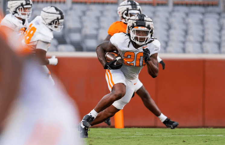 Former Tennessee Football RB Commits to Alabama Through Transfer Portal