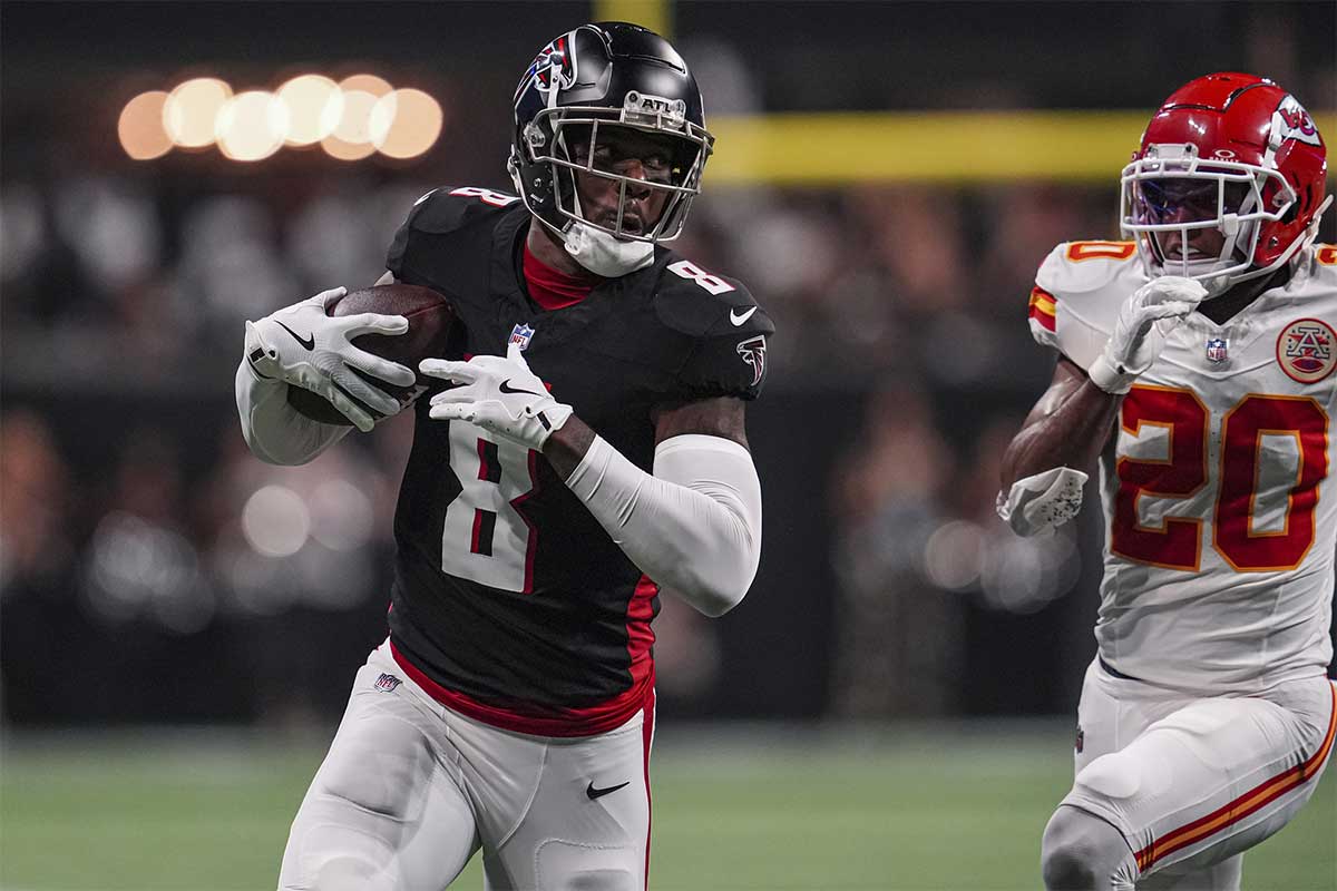 Atlanta Falcons tight end Kyle Pitts (8) runs against Kansas City Chiefs safety Justin Reid (20) after a catch during the first half at Mercedes-Benz Stadium.