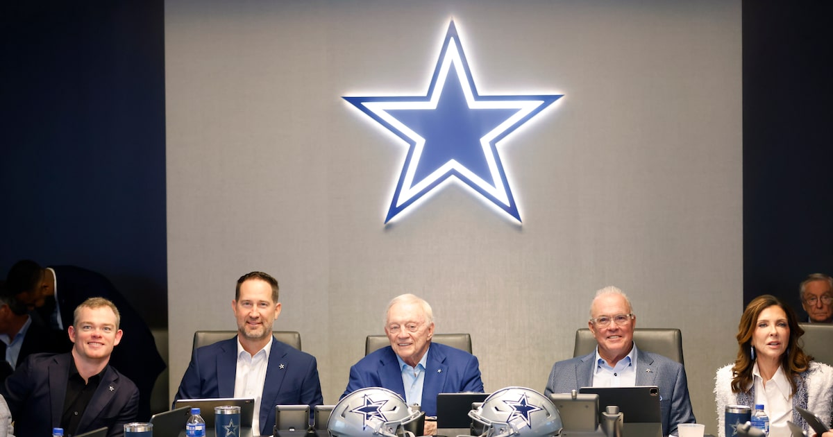 Would Dallas Cowboys consider trading pick No. 20? New mock draft weighs the possibility