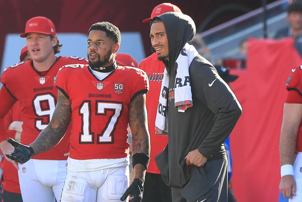 Bucs Pay Veteran Player His Bonus In Kind Gesture 3 Bucs Wrs Sterling Shepard And Jalen Mcmillan