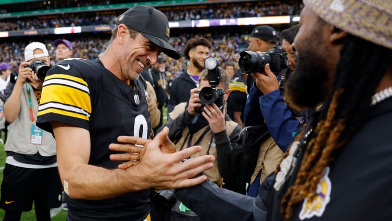 Aaron Rodgers - Aaron Jones : Dublin Game-Minnesota Vikings at Pittsburgh Steelers