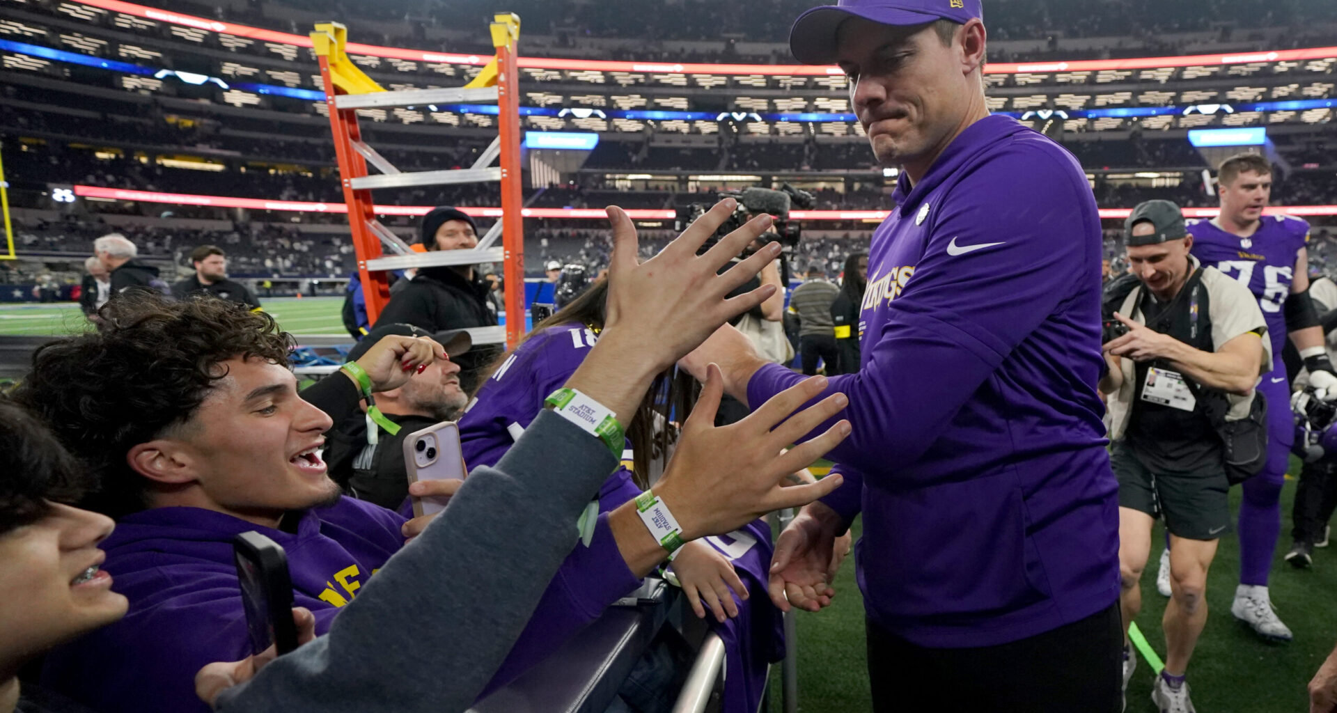 Top QBs on Market Want Minnesota Vikings