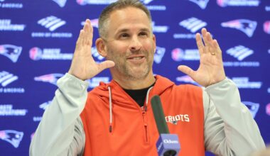 Patriots offensive coordinator Josh McDaniels named assistant coach of the year