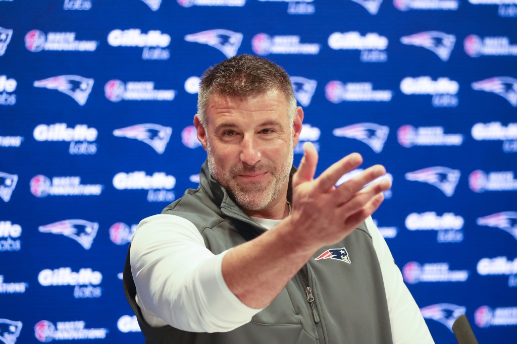 Inside Mike Vrabel's Patriots team meetings