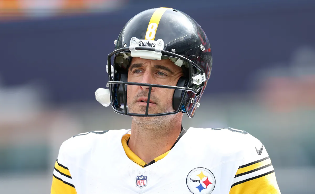 Aaron Rodgers may not have clear runway to Vikings as unexpected veteran QB eyes NFL return