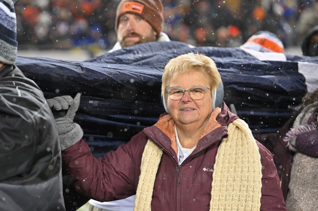 Longtime Christ hospital nurse Lea Good lauded at Bears game as Advocate Nurse of the Year