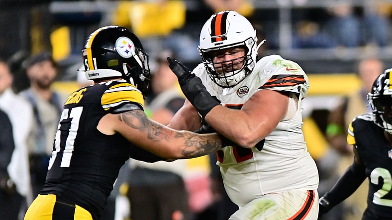 Cleveland Browns right guard Wyatt Teller