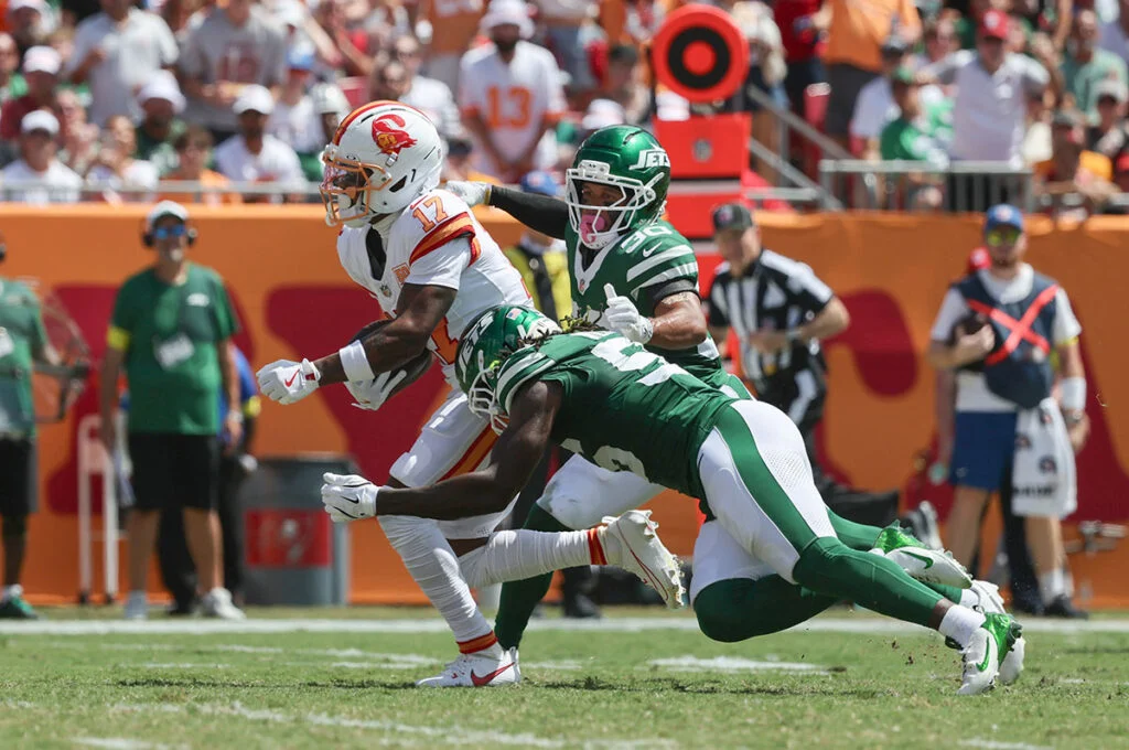 Bucs Pay Veteran Player His Bonus In Kind Gesture 2 Bucs Wr Sterling Shepard