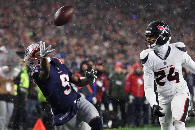 Patriots wide receiver Kayshon Boutte (9) makes a one-handed grab with Texans cornerback Derek Stingley Jr. (24) in coverage during a divisional-round game at Gillette Stadium. (AP Poto/Mark Stockwell)