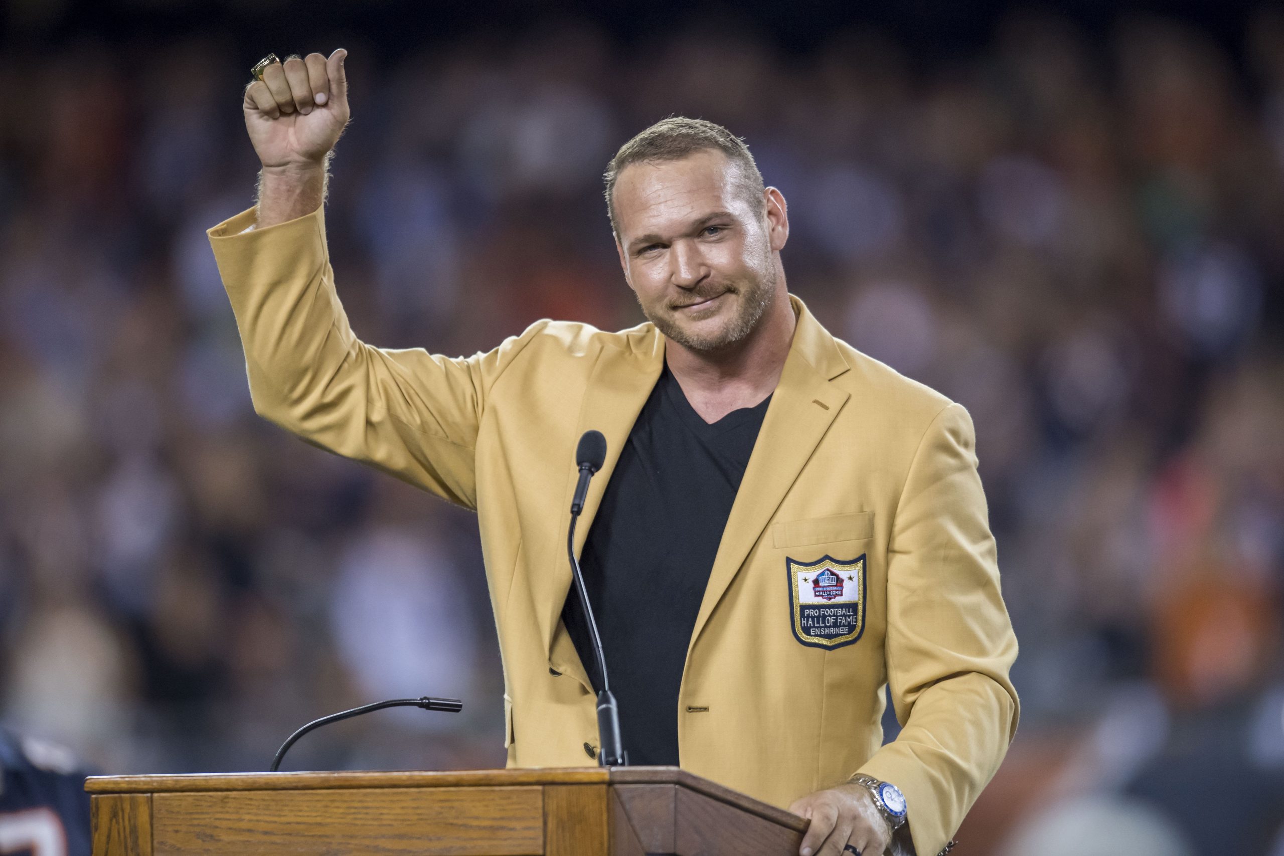 Bears legend Brian Urlacher urges blockbuster offseason trade